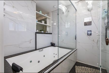 Casa para alugar com 380m², 6 quartos e 4 vagas Casa para alugar com 380m², 6 quartos e 4 vagasBanheiro