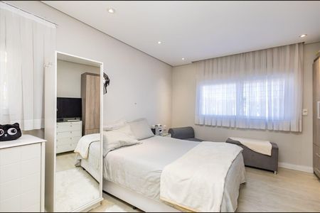 Casa para alugar com 380m², 6 quartos e 4 vagas Casa para alugar com 380m², 6 quartos e 4 vagasQuarto
