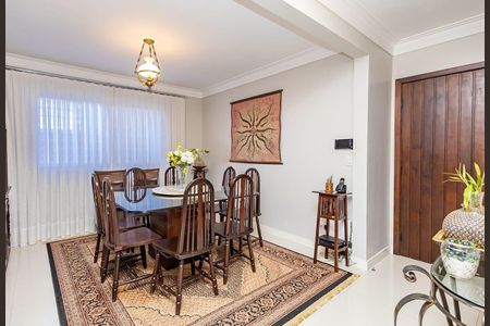Casa para alugar com 380m², 6 quartos e 4 vagas Casa para alugar com 380m², 6 quartos e 4 vagasSala de Jantar