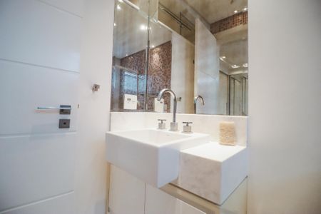 Apartamento à venda com 156m², 4 quartos e 3 vagasBanheiro da Suíte 2