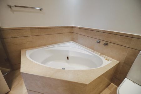 Apartamento à venda com 156m², 4 quartos e 3 vagasBanheiro da Suíte 1