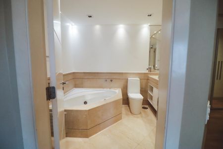 Apartamento à venda com 156m², 4 quartos e 3 vagasBanheiro da Suíte 1