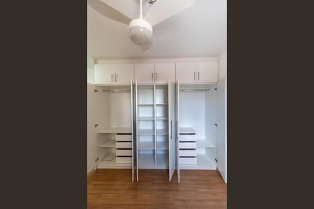 Apartamento à venda com 67m², 2 quartos e 1 vaga Apartamento à venda com 67m², 2 quartos e 1 vagaArmário da Suíte
