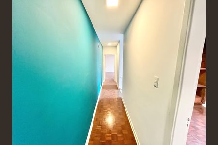 Casa para alugar com 176m², 4 quartos e 3 vagas Casa para alugar com 176m², 4 quartos e 3 vagasCorredor