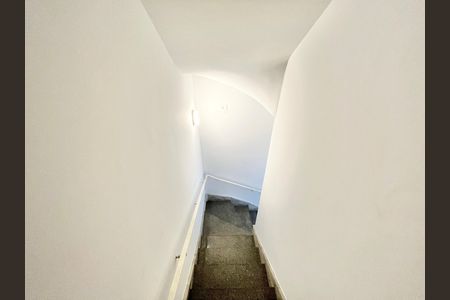 Casa para alugar com 176m², 4 quartos e 3 vagas Casa para alugar com 176m², 4 quartos e 3 vagasEscada