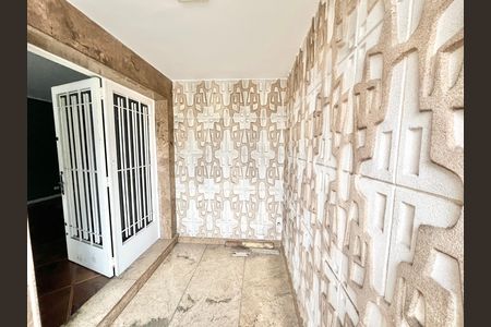Casa para alugar com 176m², 4 quartos e 3 vagas Casa para alugar com 176m², 4 quartos e 3 vagasEntrada