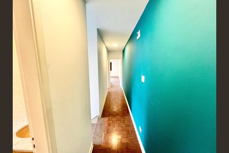 Casa para alugar com 176m², 4 quartos e 3 vagas Casa para alugar com 176m², 4 quartos e 3 vagasCorredor