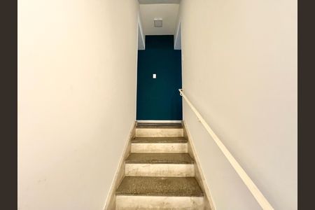 Casa para alugar com 176m², 4 quartos e 3 vagas Casa para alugar com 176m², 4 quartos e 3 vagasEscada