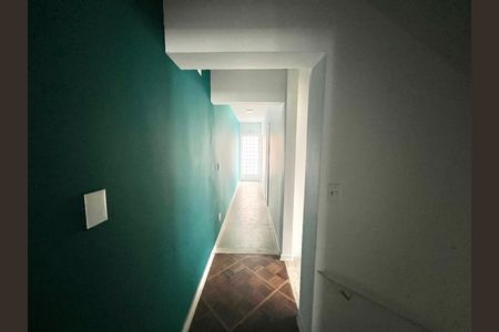 Casa para alugar com 176m², 4 quartos e 3 vagas Casa para alugar com 176m², 4 quartos e 3 vagasCorredor
