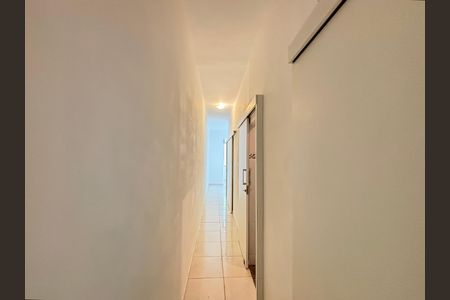 Sala - corredor de acesso de apartamento à venda com 1 quarto, 40m² em Copacabana, Rio de Janeiro