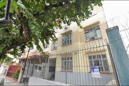 Apartamento para alugar com 99m², 2 quartos e 1 vaga Apartamento para alugar com 99m², 2 quartos e 1 vagaFachada