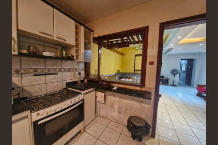 Casa para alugar com 137m², 4 quartos e 2 vagas Casa para alugar com 137m², 4 quartos e 2 vagasCozinha