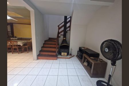 Sala de casa à venda com 4 quartos, 137m² em Serraria, Porto Alegre