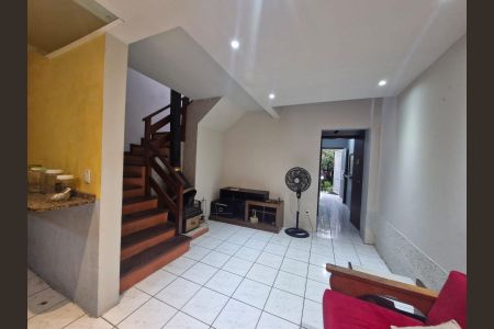 Sala de casa à venda com 4 quartos, 137m² em Serraria, Porto Alegre