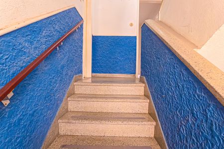 Apartamento para alugar com 102m², 2 quartos e 2 vagas Apartamento para alugar com 102m², 2 quartos e 2 vagasEscada