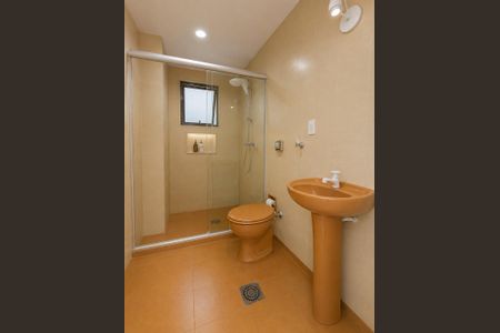 Banheiro de apartamento para alugar com 1 quarto, 46m² em Farroupilha, Porto Alegre