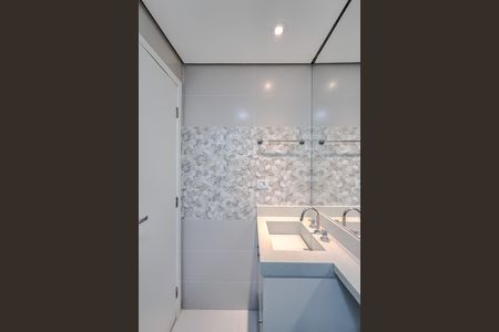 Apartamento à venda com 213m², 4 quartos e 4 vagas Apartamento à venda com 213m², 4 quartos e 4 vagasBanheiro da Suíte