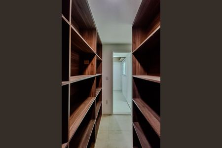 Apartamento à venda com 213m², 4 quartos e 4 vagas Apartamento à venda com 213m², 4 quartos e 4 vagasDespensa