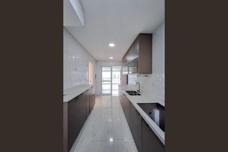 Apartamento à venda com 213m², 4 quartos e 4 vagas Apartamento à venda com 213m², 4 quartos e 4 vagasCozinha