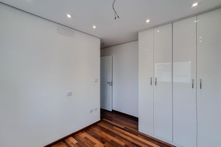 Apartamento à venda com 213m², 4 quartos e 4 vagas Apartamento à venda com 213m², 4 quartos e 4 vagasQuarto 3 - Suíte