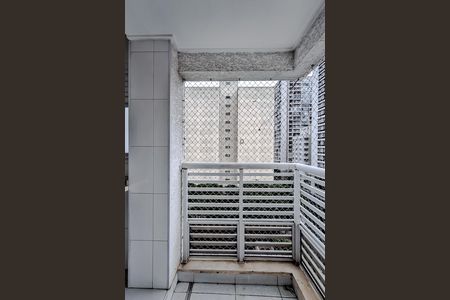 Apartamento à venda com 213m², 4 quartos e 4 vagas Apartamento à venda com 213m², 4 quartos e 4 vagasVaranda