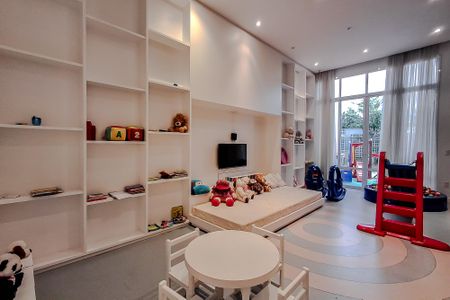 Apartamento à venda com 213m², 4 quartos e 4 vagas Apartamento à venda com 213m², 4 quartos e 4 vagasBrinquedoteca
