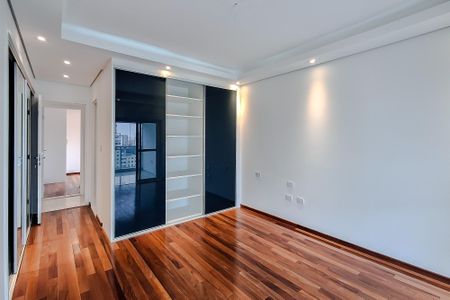 Apartamento à venda com 213m², 4 quartos e 4 vagas Apartamento à venda com 213m², 4 quartos e 4 vagasQuarto 4 - Suíte