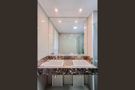 Apartamento à venda com 213m², 4 quartos e 4 vagas Apartamento à venda com 213m², 4 quartos e 4 vagasBanheiro da Suíte
