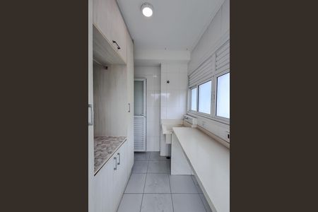 Apartamento à venda com 213m², 4 quartos e 4 vagas Apartamento à venda com 213m², 4 quartos e 4 vagasÁrea de Serviço