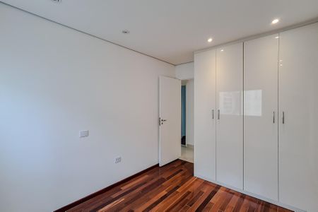 Apartamento à venda com 213m², 4 quartos e 4 vagas Apartamento à venda com 213m², 4 quartos e 4 vagasQuarto 2 - Suíte