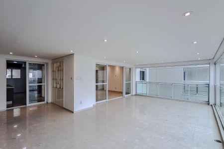 Apartamento à venda com 213m², 4 quartos e 4 vagas Apartamento à venda com 213m², 4 quartos e 4 vagasVaranda da Sala