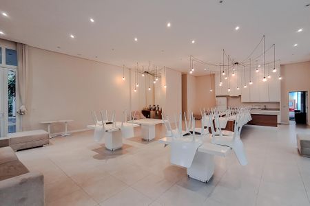 Apartamento à venda com 213m², 4 quartos e 4 vagas Apartamento à venda com 213m², 4 quartos e 4 vagasÁrea comum - Salão de festas
