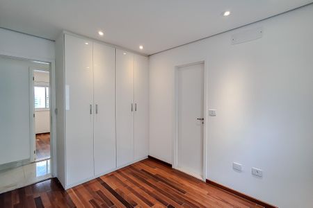 Apartamento à venda com 213m², 4 quartos e 4 vagas Apartamento à venda com 213m², 4 quartos e 4 vagasQuarto 2 - Suíte