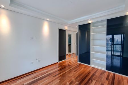 Apartamento à venda com 213m², 4 quartos e 4 vagas Apartamento à venda com 213m², 4 quartos e 4 vagasQuarto 4 - Suíte