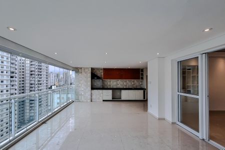 Apartamento à venda com 213m², 4 quartos e 4 vagas Apartamento à venda com 213m², 4 quartos e 4 vagasVaranda da Sala