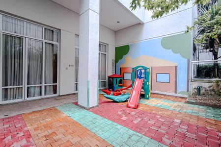 Apartamento à venda com 213m², 4 quartos e 4 vagas Apartamento à venda com 213m², 4 quartos e 4 vagasÁrea comum - Playground