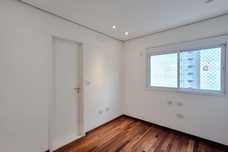 Apartamento à venda com 213m², 4 quartos e 4 vagas Apartamento à venda com 213m², 4 quartos e 4 vagasQuarto 2 - Suíte