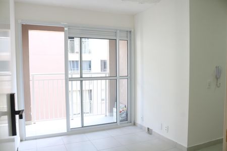 Sala de apartamento para alugar com 2 quartos, 34m² em Parque Industrial Tomas Edson, São Paulo
