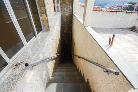 Casa à venda com 150m², 3 quartos e 2 vagasEscada