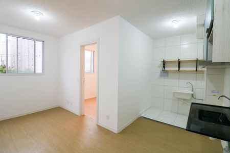 Sala / Cozinha de apartamento para alugar com 2 quartos, 38m² em Jardim São Luís, São Paulo