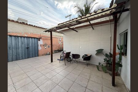Casa à venda com 360m², 3 quartos e 2 vagas Casa à venda com 360m², 3 quartos e 2 vagasÁrea externa