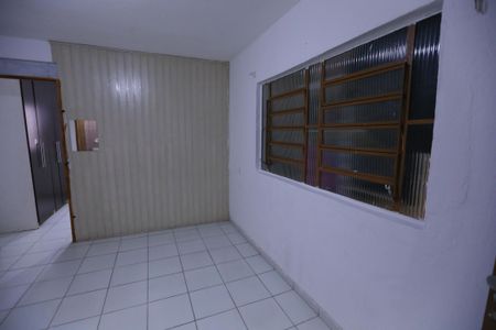 Casa para alugar com 34m², 1 quarto e sem vaga Casa para alugar com 34m², 1 quarto e sem vagaSala