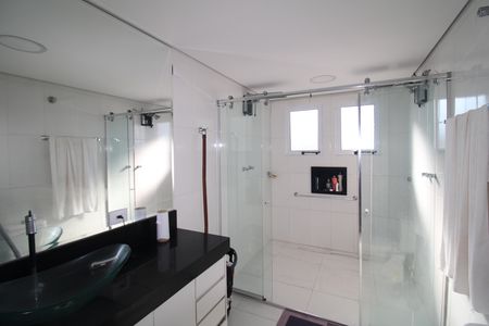 Casa à venda com 350m², 3 quartos e 2 vagasQuarto 2 - Banheiro