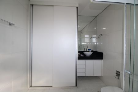 Casa à venda com 350m², 3 quartos e 2 vagasQuarto 1 - Banheiro