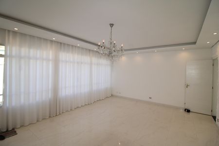 Casa à venda com 350m², 3 quartos e 2 vagasSala