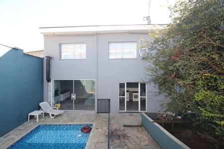Casa à venda com 350m², 3 quartos e 2 vagasÁrea Comum