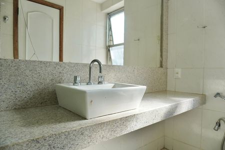 Apartamento para alugar com 190m², 5 quartos e 1 vaga Apartamento para alugar com 190m², 5 quartos e 1 vagaBanheiro da Suíte