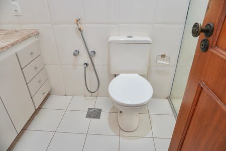 Apartamento para alugar com 190m², 5 quartos e 1 vaga Apartamento para alugar com 190m², 5 quartos e 1 vagaBanheiro Social