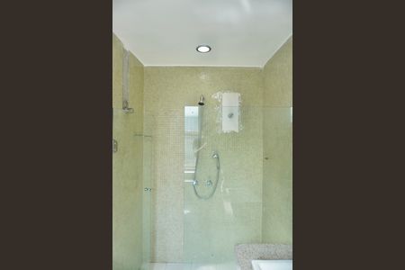 Apartamento para alugar com 190m², 5 quartos e 1 vaga Apartamento para alugar com 190m², 5 quartos e 1 vagaBanheiro da Suíte