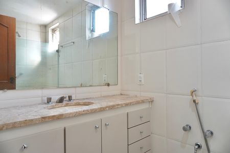 Apartamento para alugar com 190m², 5 quartos e 1 vaga Apartamento para alugar com 190m², 5 quartos e 1 vagaBanheiro Social
